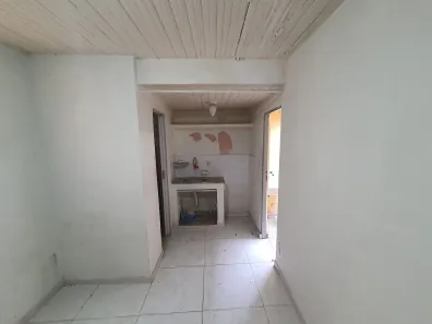 Kitnet com 1 Quarto para alugar, 25m² no Brás de Pina, Rio de Janeiro