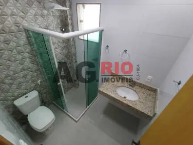 Casa de Condomínio com 2 Quartos para alugar, 75m² no Vila Valqueire, Rio de Janeiro