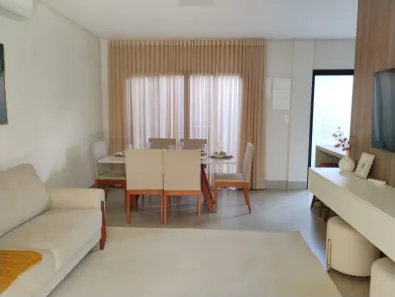 Sobrado com 3 Quartos para alugar, 160m² no Vila Rosa, Goiânia