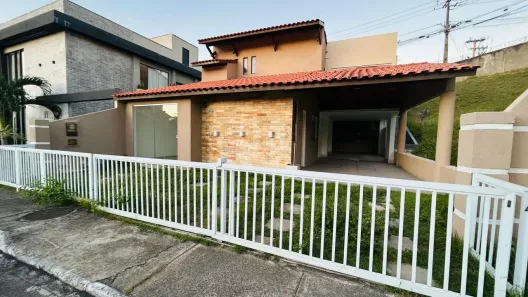 Casa de Condomínio com 4 Quartos à venda, 200m² no Centro, Lauro de Freitas