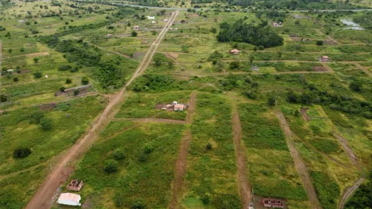 Lote/Terreno à venda, 640m² no Centro, Candeias