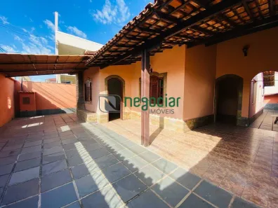 Casa com 3 Quartos para alugar, 200m² no Ingá, Betim