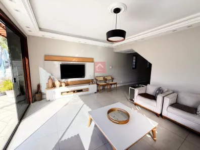 Casa com 3 Quartos para alugar, 200m² no Carangola, Petrópolis