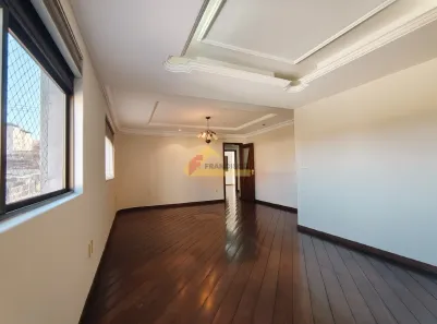 Casa com 3 Quartos para alugar, 230m² no Vila Belo Horizonte, Divinópolis