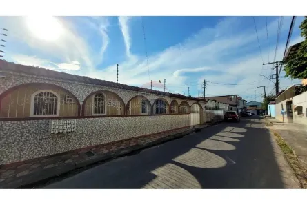 Casa com 3 Quartos à venda, 300m² no Alvorada, Manaus