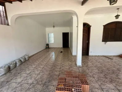 Casa com 3 Quartos para alugar, 300m² no Santa Inês, Betim