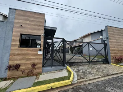 Casa de Condomínio com 3 Quartos para alugar, 130m² no Vila Oliveira, Mogi das Cruzes