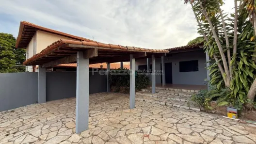Casa com 3 Quartos para alugar, 900m² no Setor Habitacional Jardim Botânico, Brasília