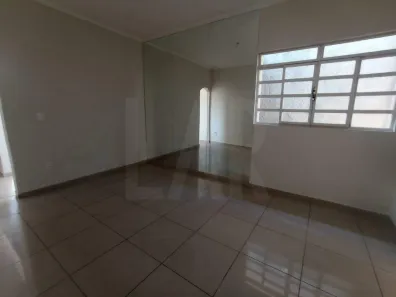 Casa com 3 Quartos para alugar, 145m² no Santa Efigênia, Belo Horizonte