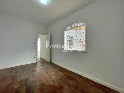 Casa com 2 Quartos para alugar, 90m² no Heliópolis, Belo Horizonte