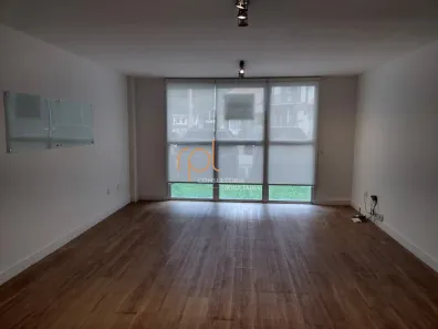 Sala Comercial para alugar, 32m² no Quarteirão Brasileiro, Petrópolis