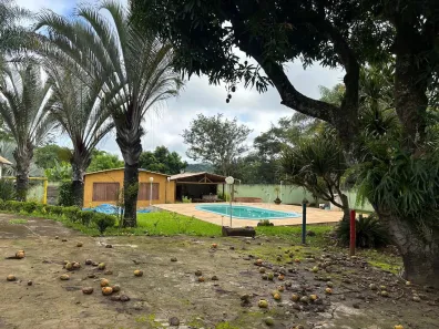 Fazenda/Sítio com 4 Quartos para alugar, 500m² no , Juatuba