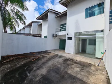 Casa com 3 Quartos para venda ou aluguel, 214m² no Flores, Manaus
