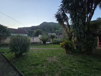 Casa com 5 Quartos para alugar, 100m² no Quarteirão Brasileiro, Petrópolis