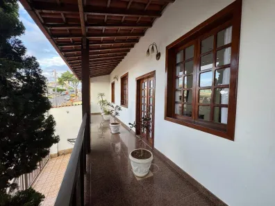 Casa com 3 Quartos à venda, 300m² no Diamante (Barreiro), Belo Horizonte