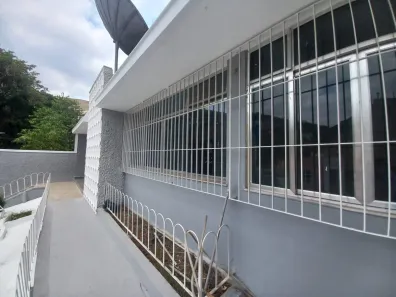 Casa com 3 Quartos para venda ou aluguel, 180m² no Joana D'Arc, Nova Iguaçu