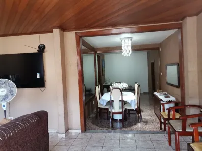 Sobrado com 4 Quartos à venda, 400m² no Adrianópolis, Manaus