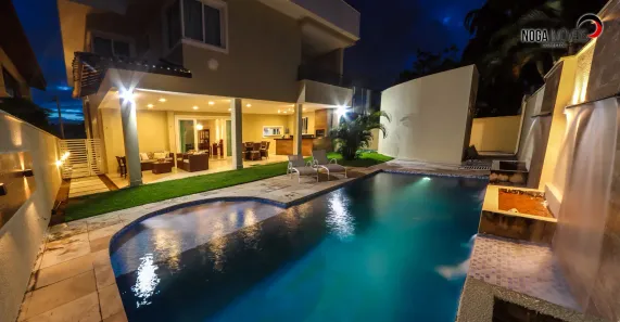 Casa de Condomínio com 5 Quartos à venda, 400m² no Candelária, Natal