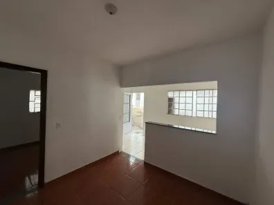 Casa com 2 Quartos para alugar, 65m² no São Marcos, Belo Horizonte