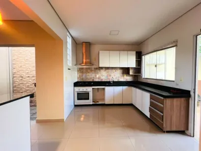 Casa com 3 Quartos para alugar, 200m² no Setor Habitacional Jardim Botânico, Brasília