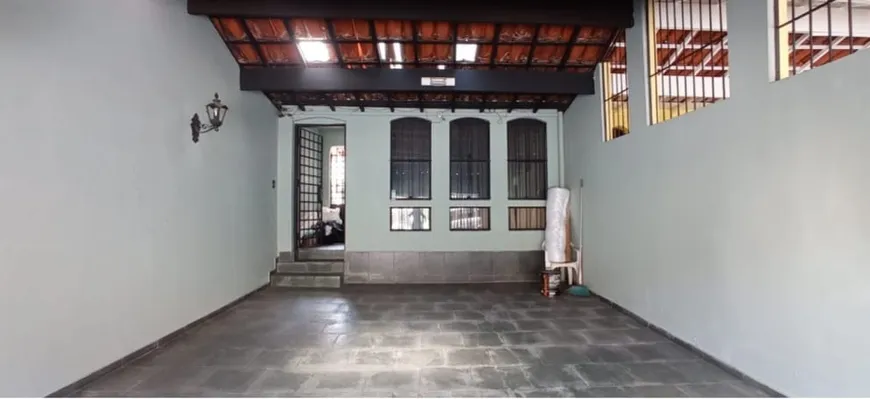 Foto 1 de Casa com 3 Quartos para alugar, 300m² em Jardim Pinheiros, São Paulo