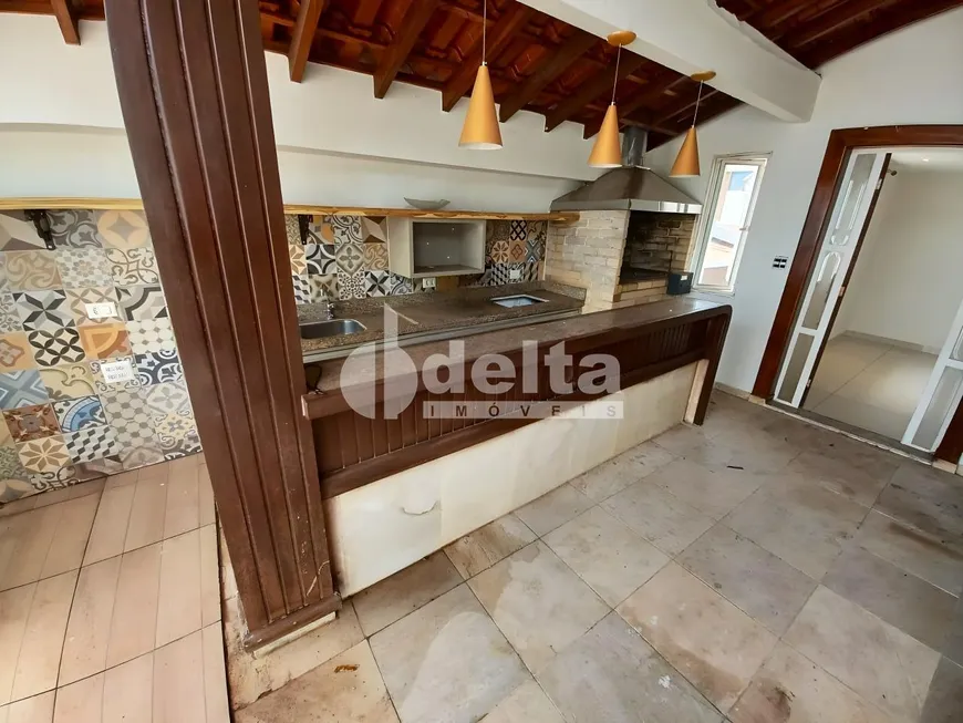 Foto 1 de Casa com 4 Quartos para alugar, 482m² em Lidice, Uberlândia