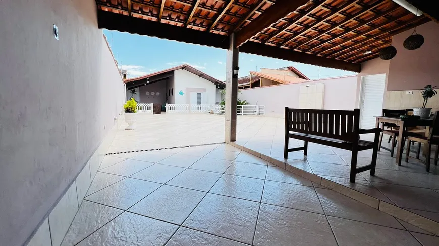 Foto 1 de Casa com 3 Quartos à venda, 422m² em Maracanã, Praia Grande