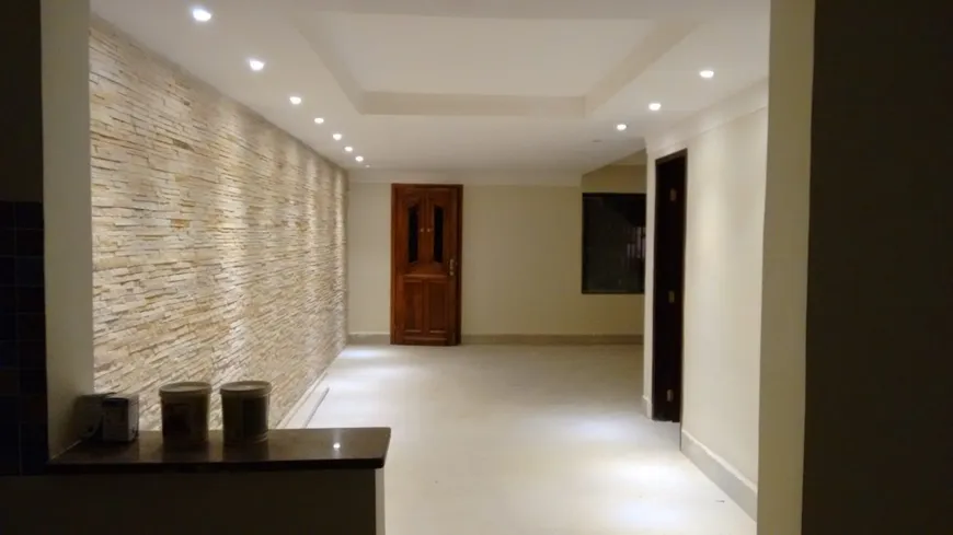 Foto 1 de Casa com 3 Quartos à venda, 120000m² em Conjunto Residencial Novo Pacaembu, São Paulo