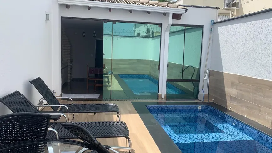 Foto 1 de Casa de Condomínio com 3 Quartos à venda, 220m² em Jardim Inconfidência, Uberlândia