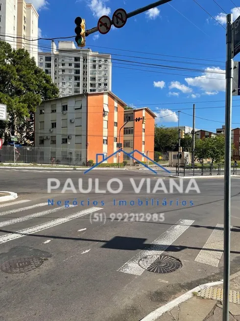 Foto 1 de Apartamento com 4 Quartos à venda, 82m² em Passo da Areia, Porto Alegre