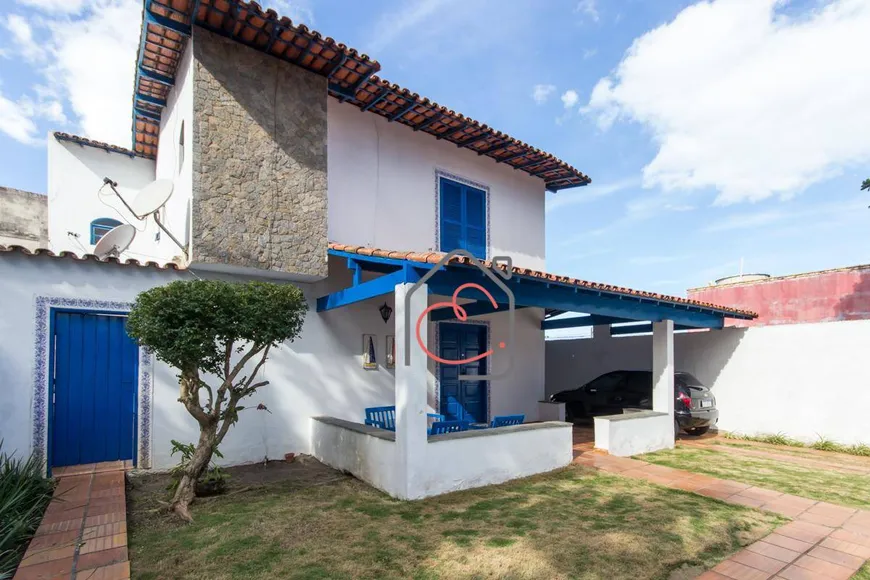 Foto 1 de Casa com 4 Quartos à venda, 235m² em Cavaleiros, Macaé