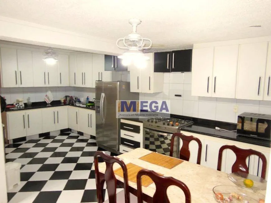 Foto 1 de Casa de Condomínio com 4 Quartos à venda, 214m² em Vila Maria Eugênia, Campinas
