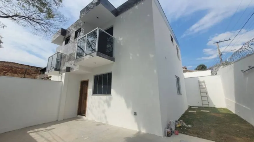 Foto 1 de Casa com 3 Quartos à venda, 187m² em Santa Mônica, Belo Horizonte