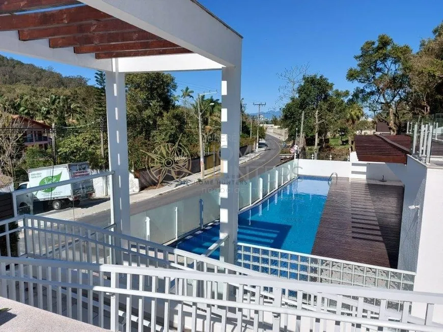 Foto 1 de Casa com 3 Quartos à venda, 218m² em Sambaqui, Florianópolis