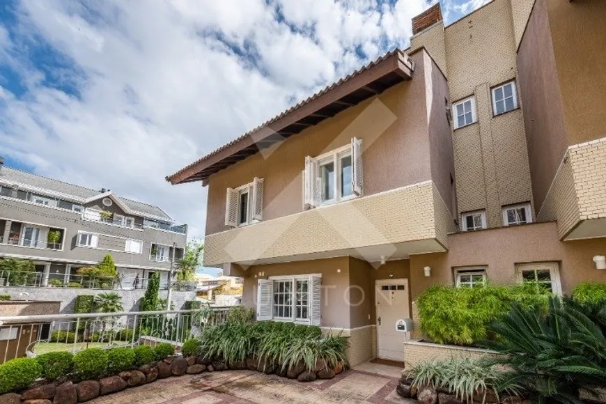 Foto 1 de Casa de Condomínio com 4 Quartos para alugar, 337m² em Chácara das Pedras, Porto Alegre