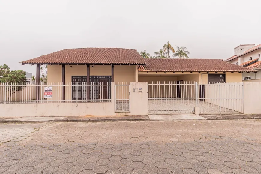 Foto 1 de Casa com 5 Quartos à venda, 320m² em Floresta, Joinville