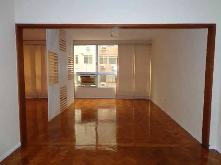 Foto 1 de Apartamento com 3 Quartos à venda, 202m² em Copacabana, Rio de Janeiro