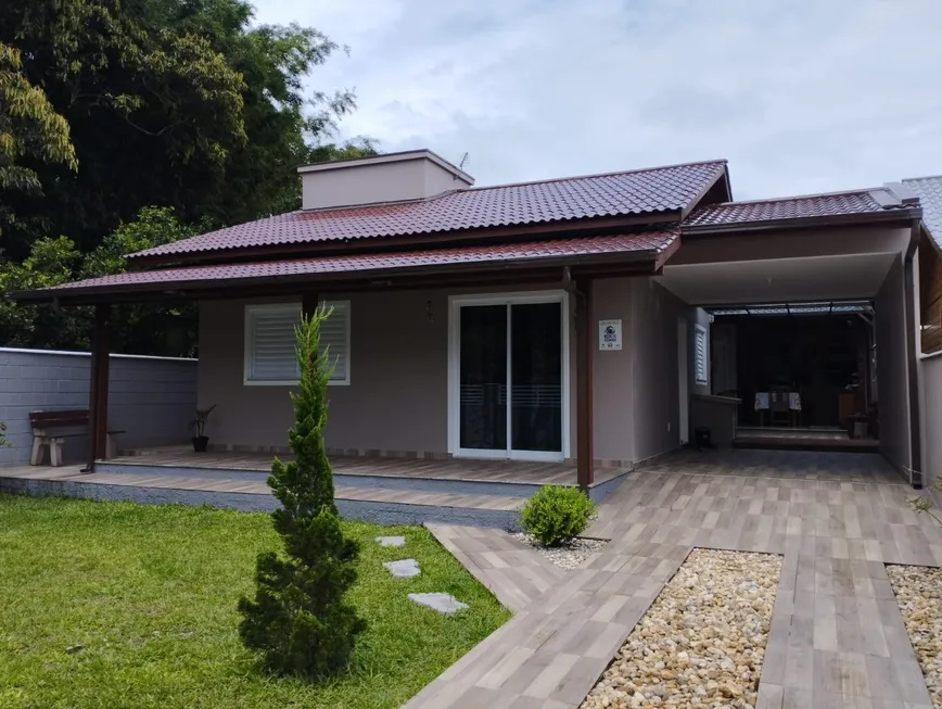 Foto 1 de Casa com 2 Quartos à venda, 89m² em Araçatuba, Imbituba
