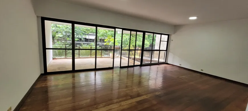 Foto 1 de Apartamento com 4 Quartos à venda, 180m² em Barra da Tijuca, Rio de Janeiro