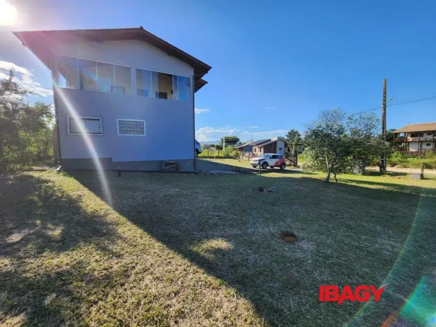 Foto 1 de Casa com 3 Quartos para alugar, 150m² em , Imbituba