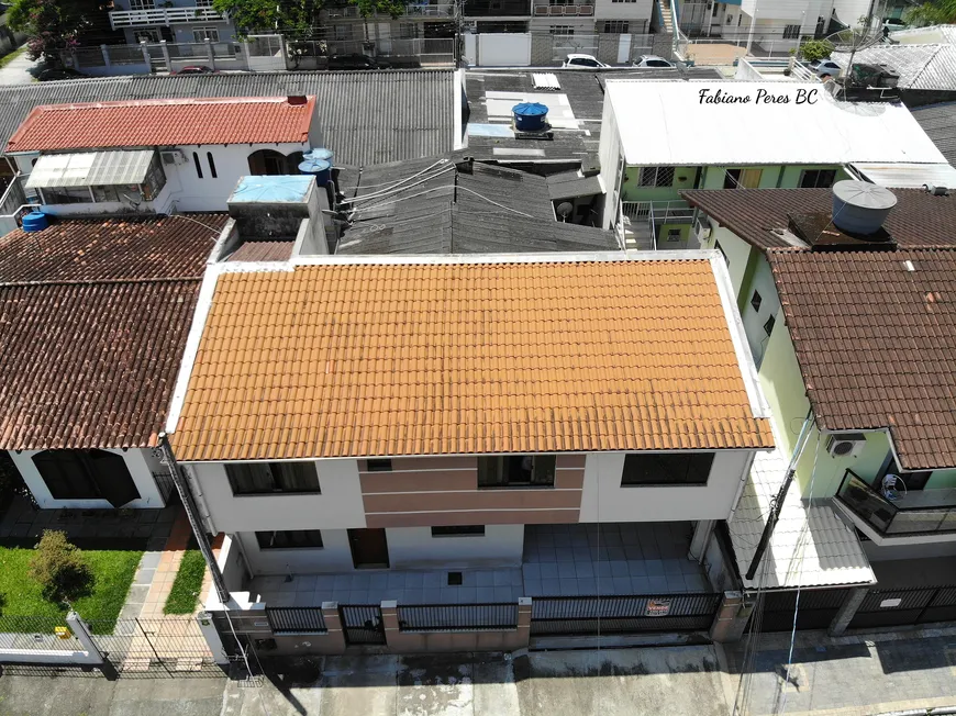 Foto 1 de Casa com 3 Quartos à venda, 110m² em Centro, Balneário Camboriú