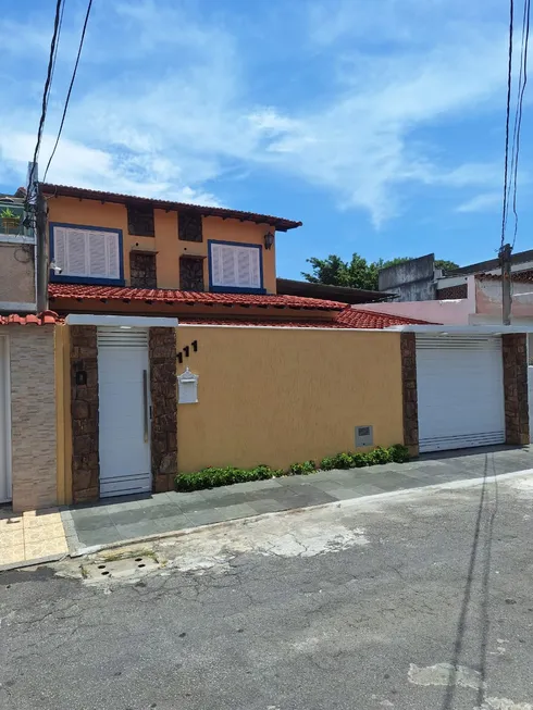 Foto 1 de Casa com 2 Quartos à venda, 145m² em Vila Emil, Mesquita