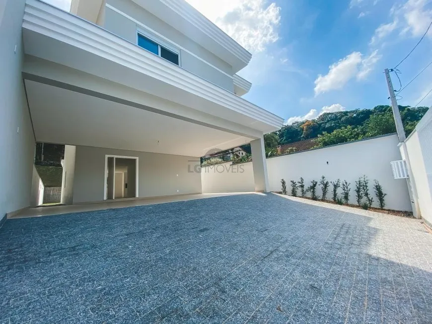 Foto 1 de Casa com 4 Quartos à venda, 271m² em Atiradores, Joinville