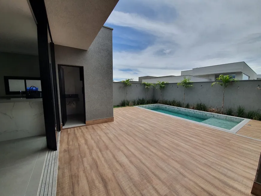 Foto 1 de Casa com 4 Quartos à venda, 253m² em Residencial Goiânia Golfe Clube, Goiânia