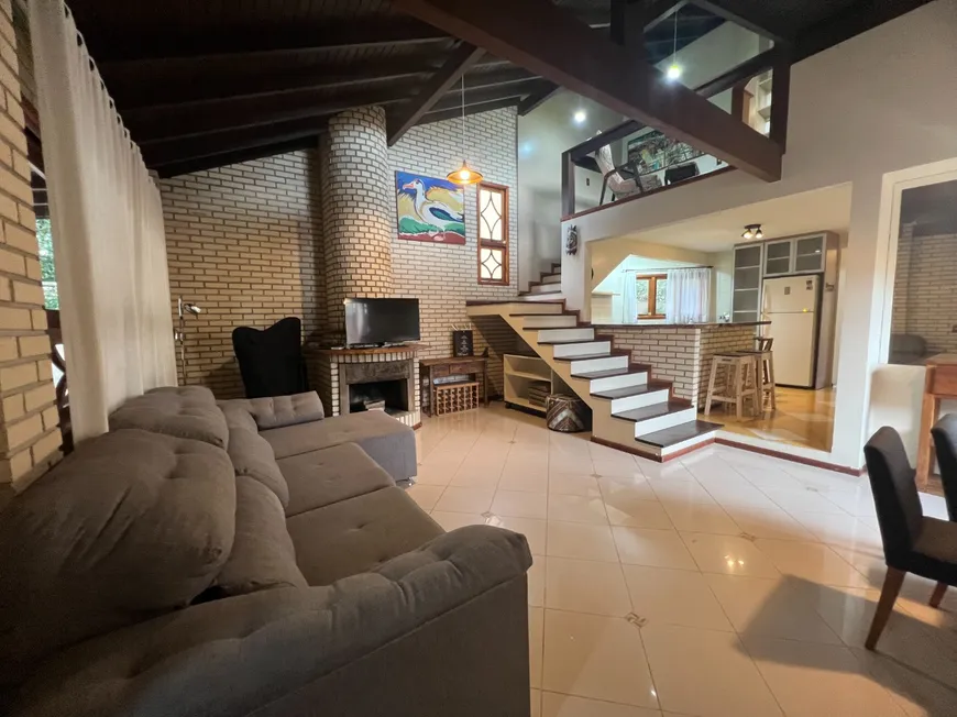 Foto 1 de Casa com 5 Quartos à venda, 225m² em Campeche, Florianópolis