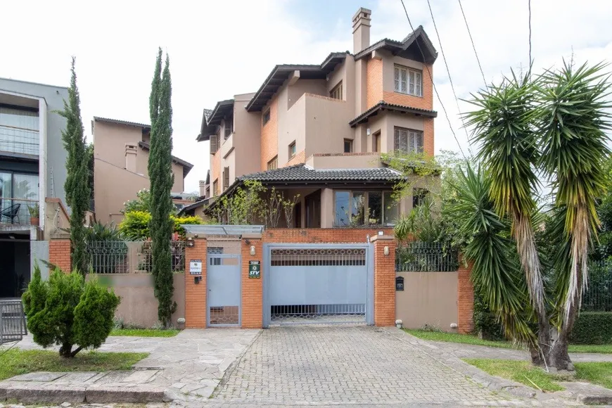 Foto 1 de Casa de Condomínio com 4 Quartos à venda, 291m² em Vila Assunção, Porto Alegre