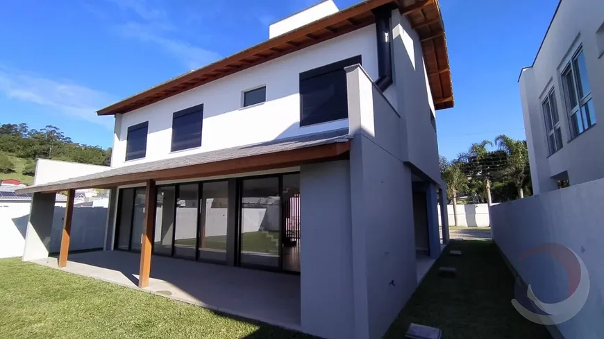 Foto 1 de Casa com 4 Quartos à venda, 236m² em Cachoeira do Bom Jesus, Florianópolis