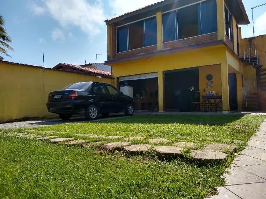 Foto 1 de Sobrado com 3 Quartos à venda, 270m² em Balneário São Jorge, Itanhaém