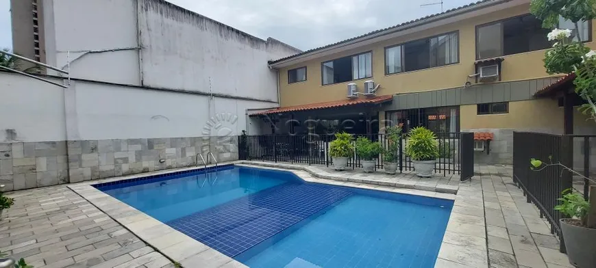 Foto 1 de Casa com 3 Quartos à venda, 476m² em Monteiro, Recife