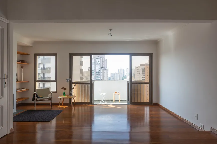 Foto 1 de Apartamento com 3 Quartos à venda, 130m² em Vila Suzana, São Paulo